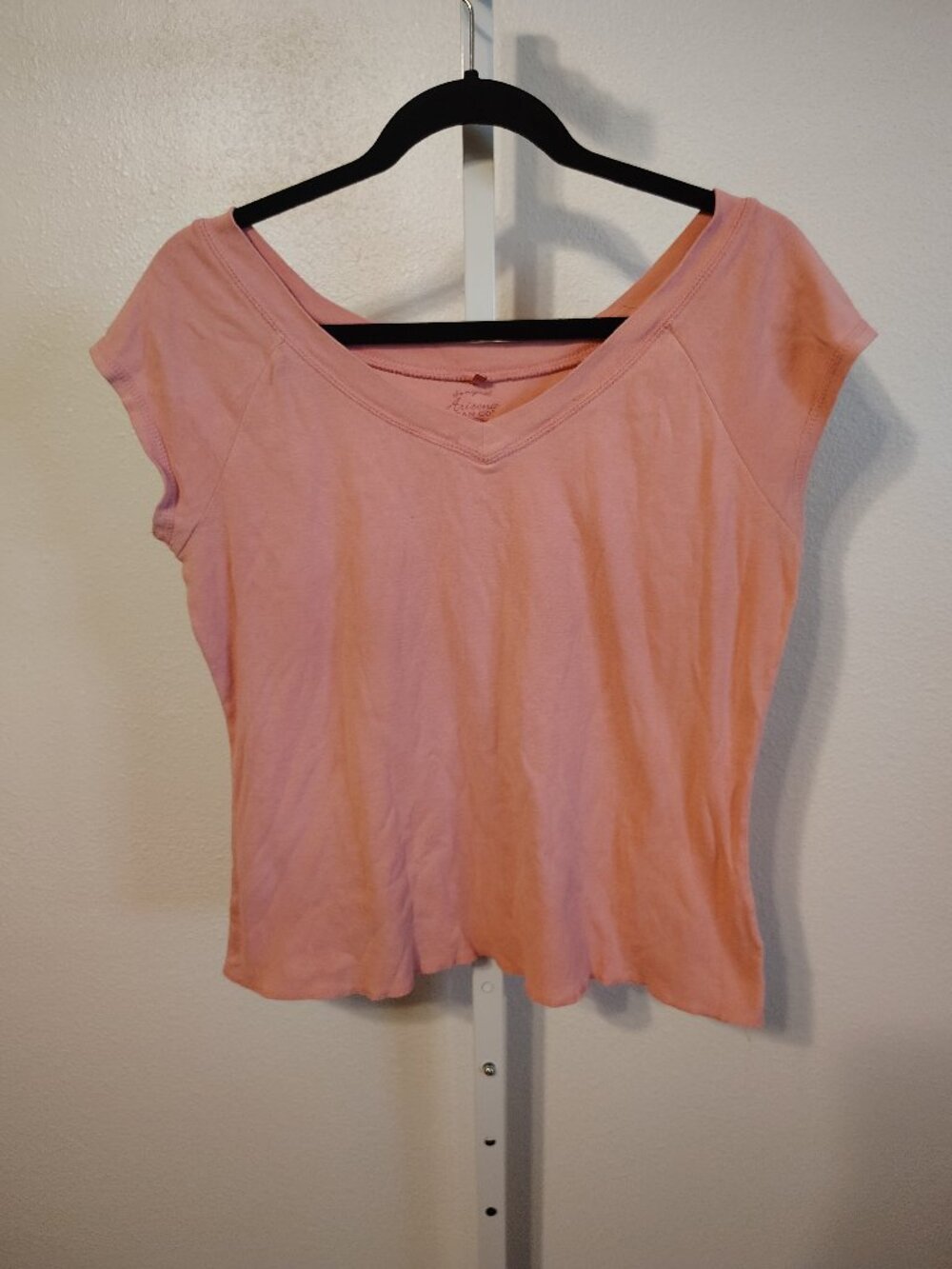 Arizona Jean Company Junior's Top Size XL V-Neck Cotton Y2K Short Sleeve Pink